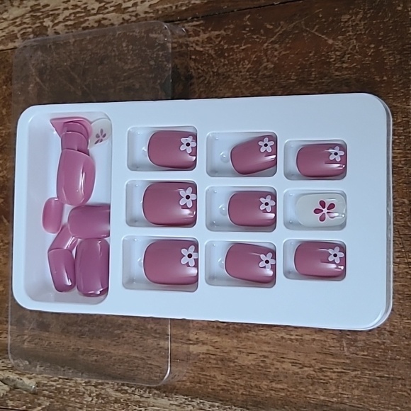 2/$16 Floral Press On Nails - Picture 11 of 16